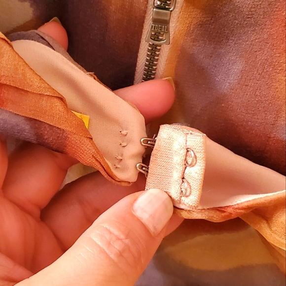 Alice + Olivia Silk Crepe Mini Dress - Picture 4 of 5